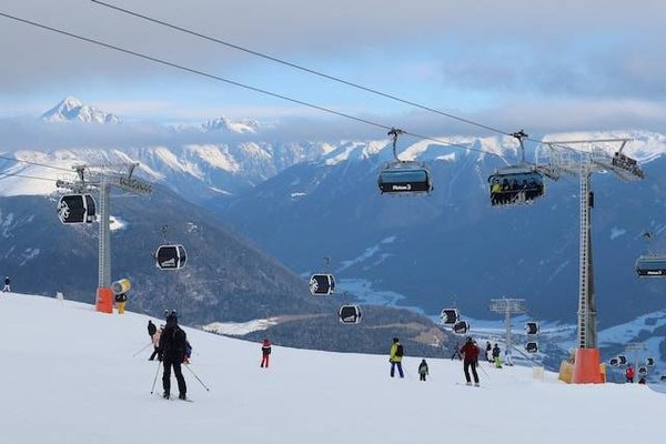 Location pour le ski avec des enfants pratiquant le yooner en montagne : Glisse et amusement
