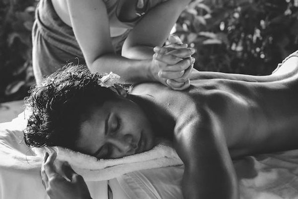 Massage pendant le séjour de ski en amoureux : Offrez-vous un moment de détente