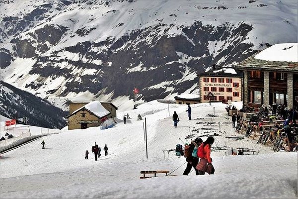 Séjour de ski en groupe : Glisse et bonne humeur entre amis