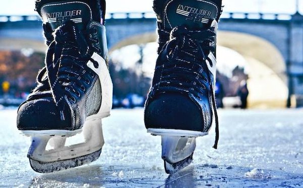 Patinoire pendant le séjour de ski en groupe : Amusez-vous sur la glace
